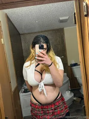 Randomzgames OnlyFans Leaked Free Thumbnail Picture - #8jAzHqcs4x