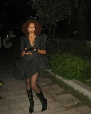 Ravyn Lenae OnlyFans Leaked Free Thumbnail Picture - #4FViAX5aa8