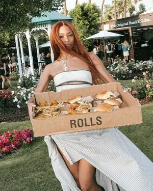 Ravyn Lenae OnlyFans Leaked Free Thumbnail Picture - #pL4SNiIuN5