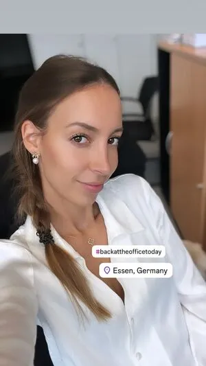 Rebecca Looschelders OnlyFans Leaked Free Thumbnail Picture - #8y7N7h3aaN