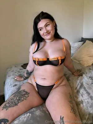 Renea Kisses OnlyFans Leaked Free Thumbnail Picture - #nQV0iHK7m9