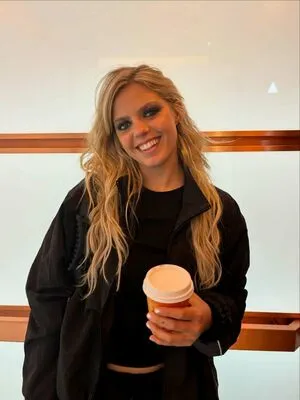 Renee Rapp OnlyFans Leaked Free Thumbnail Picture - #8ZAHr5g3ex