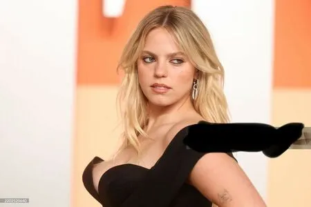 Renee Rapp OnlyFans Leaked Free Thumbnail Picture - #Lbu4XurbKs
