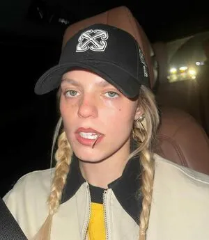 Renee Rapp OnlyFans Leaked Free Thumbnail Picture - #tZhSp9Ftll