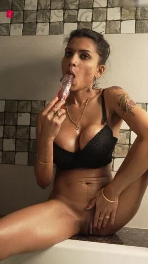 Resmi R Nair OnlyFans Leaked Free Thumbnail Picture - #bco4sF0Mmn