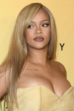 Rihanna OnlyFans Leaked Free Thumbnail Picture - #49qU3qjneg