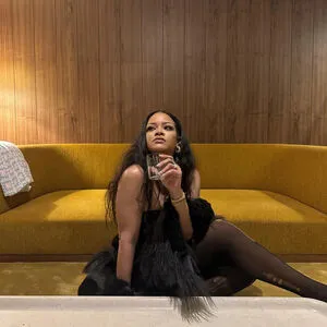 Rihanna OnlyFans Leaked Free Thumbnail Picture - #B4YTnoaf2P