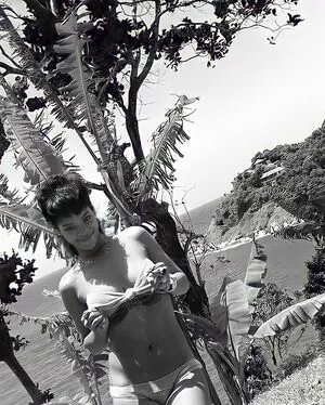 Rihanna OnlyFans Leaked Free Thumbnail Picture - #DUklHXxzGU