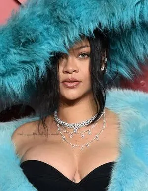 Rihanna OnlyFans Leaked Free Thumbnail Picture - #F1NxlIn6a1