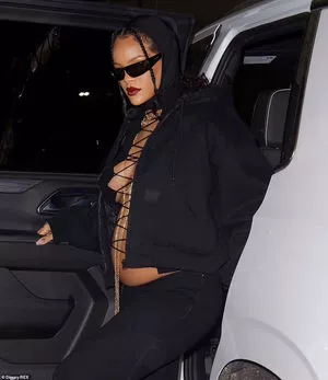 Rihanna OnlyFans Leaked Free Thumbnail Picture - #Fu37Hm2URS