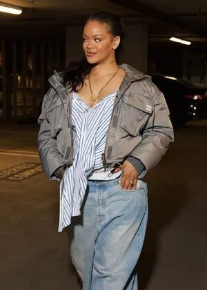 Rihanna OnlyFans Leaked Free Thumbnail Picture - #GD1hcoi36Q