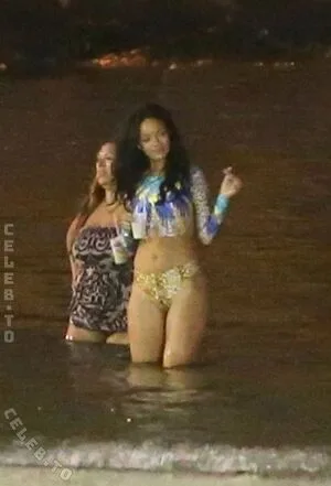 Rihanna OnlyFans Leaked Free Thumbnail Picture - #LeorRUNZG2
