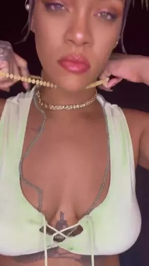 Rihanna OnlyFans Leaked Free Thumbnail Picture - #NVEdcGN4YG