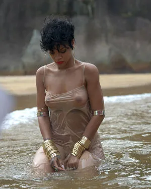 Rihanna OnlyFans Leaked Free Thumbnail Picture - #RJhcIgXacd
