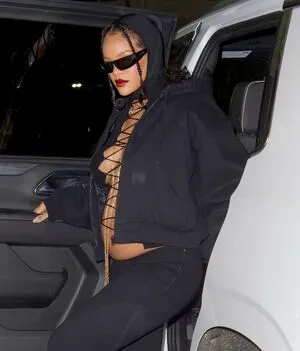 Rihanna OnlyFans Leaked Free Thumbnail Picture - #iPdalkOyed
