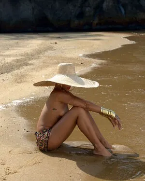 Rihanna OnlyFans Leaked Free Thumbnail Picture - #kzIk5regU2