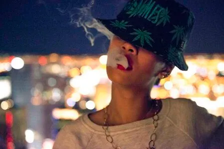 Rihanna OnlyFans Leaked Free Thumbnail Picture - #s1hjncmM2A