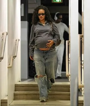 Rihanna OnlyFans Leaked Free Thumbnail Picture - #tPioI20L0H