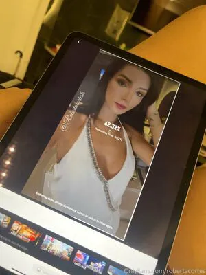 Robertacortes OnlyFans Leaked Free Thumbnail Picture - #2ggolGK2gb