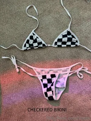 Roozu OnlyFans Leaked Free Thumbnail Picture - #P0rPWezbGA