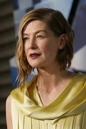 Rosamund Pike OnlyFans Leaked Free Thumbnail Picture - #4YBgHtwgeh