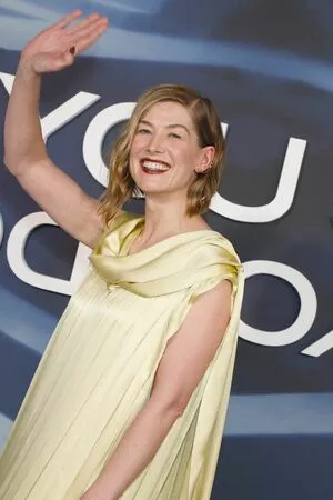 Rosamund Pike OnlyFans Leaked Free Thumbnail Picture - #4nP5JBYsWG