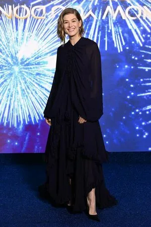 Rosamund Pike OnlyFans Leaked Free Thumbnail Picture - #MY5IwE0K13