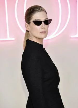 Rosamund Pike OnlyFans Leaked Free Thumbnail Picture - #Wr2NWGwvCn