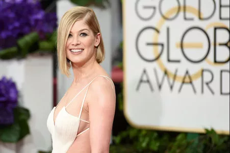 Rosamund Pike OnlyFans Leaked Free Thumbnail Picture - #Xis3FEWpxi