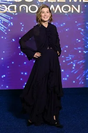 Rosamund Pike OnlyFans Leaked Free Thumbnail Picture - #i6n479ByG1