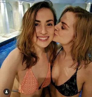 Rose And Rosie OnlyFans Leaked Free Thumbnail Picture - #2CoRaAmJ1d