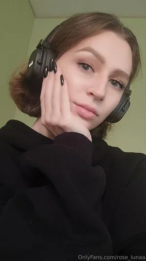 Rose Lunaa OnlyFans Leaked Free Thumbnail Picture - #3ftkkLumnf