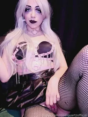 Roseiquartzofficial OnlyFans Leaked Free Thumbnail Picture - #Q7dwCe7hwq