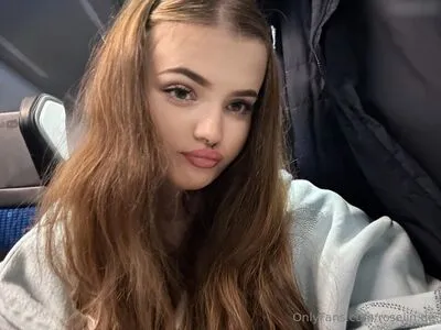 Roselin De OnlyFans Leaked Free Thumbnail Picture - #x5FMlqfcrV
