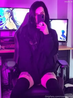 Rosemoonxox OnlyFans Leaked Free Thumbnail Picture - #dm6a1e3MOl