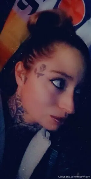 Roseynight OnlyFans Leaked Free Thumbnail Picture - #4xNDggra59