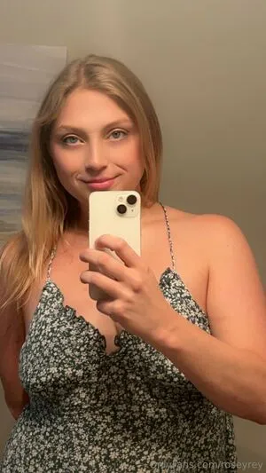 Roseyrey OnlyFans Leaked Free Thumbnail Picture - #AZPI6ctuae