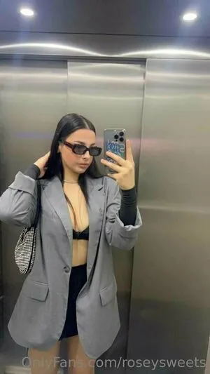 Roseysweets OnlyFans Leaked Free Thumbnail Picture - #ugOfpdoVo8