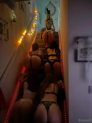 Rosie Ell19xx OnlyFans Leaked Free Thumbnail Picture - #aQeQCGEe2n