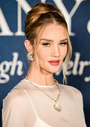 Rosie Huntington-Whiteley OnlyFans Leaked Free Thumbnail Picture - #0lEyElX2Ea