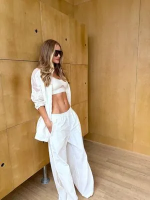 Rosie Huntington-Whiteley OnlyFans Leaked Free Thumbnail Picture - #1KhI4mFoRm