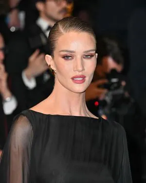 Rosie Huntington-Whiteley OnlyFans Leaked Free Thumbnail Picture - #F0KPczgj2M