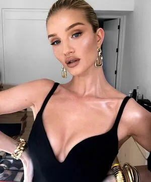 Rosie Huntington-Whiteley OnlyFans Leaked Free Thumbnail Picture - #HR3AS3IewM