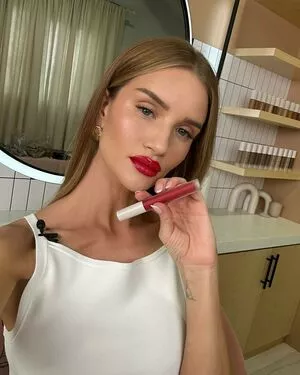 Rosie Huntington-Whiteley OnlyFans Leaked Free Thumbnail Picture - #IipFUM82St