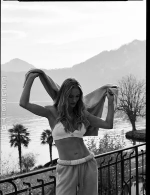 Rosie Huntington-Whiteley OnlyFans Leaked Free Thumbnail Picture - #L4JnkYYxye