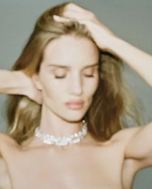 Rosie Huntington-Whiteley OnlyFans Leaked Free Thumbnail Picture - #VzgtDipE4K