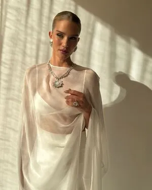 Rosie Huntington-Whiteley OnlyFans Leaked Free Thumbnail Picture - #XhipLhl1dD