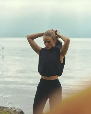 Rosie Huntington-Whiteley OnlyFans Leaked Free Thumbnail Picture - #Y0U1wpf8wS