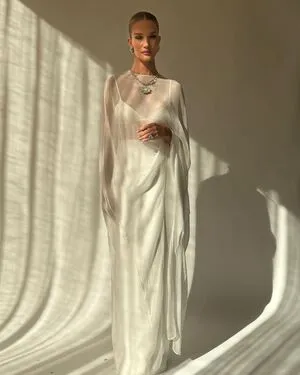 Rosie Huntington-Whiteley OnlyFans Leaked Free Thumbnail Picture - #jAFJRGl0xA