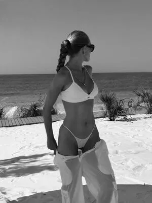 Rosie Huntington-Whiteley OnlyFans Leaked Free Thumbnail Picture - #lICZVQaaai